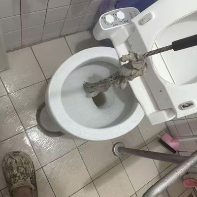 馬桶堵塞毛巾